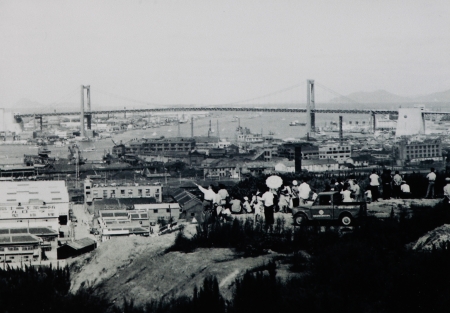 建設当初の若戸大橋の画像です。