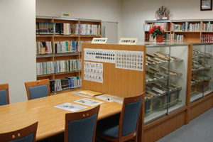 若松図書館内観の写真