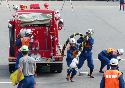 ポンプ操法訓練の写真