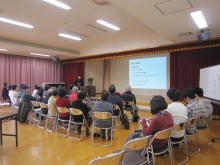 地域住民が勉強会に参加している様子