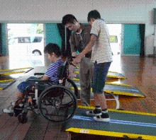 介護体験（車椅子）の写真