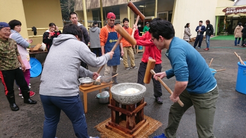 餅つきの様子