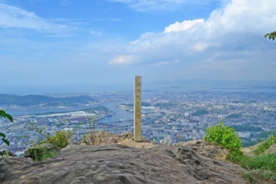 皿倉八景「皇后国見岩」の写真