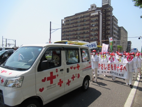 「みなと祭り」でパレードに参加