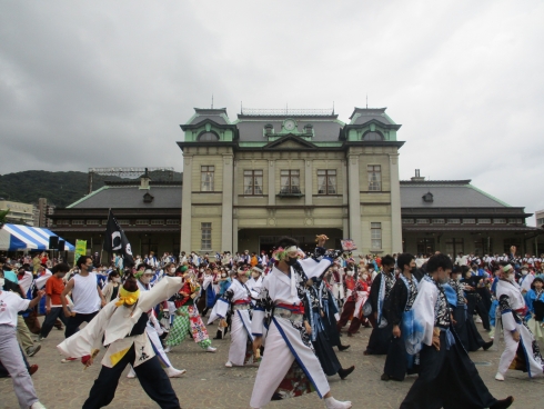 関門よさこい大会の様子