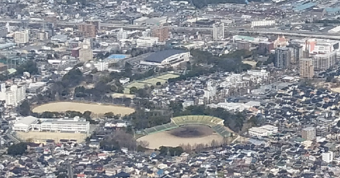 皿倉山から見る桃園公園の写真