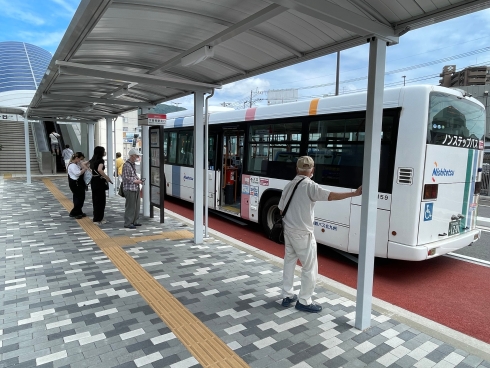 写真：バス停（下曽根駅北口）