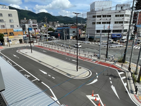 下曽根駅北口駅前広場　完成写真（駅舎西側）