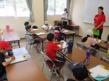 ほたるについて学ぶ様子