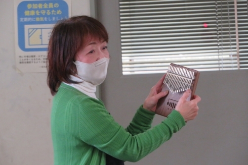 「おてがるカリンバ」の様子