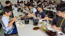 昼食の様子