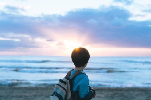 子どもの後ろ姿