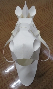 色塗り前の午のオブジェの画像