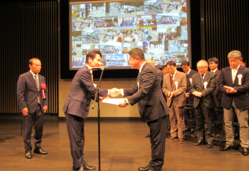 自治会活動応援事業者表彰の様子