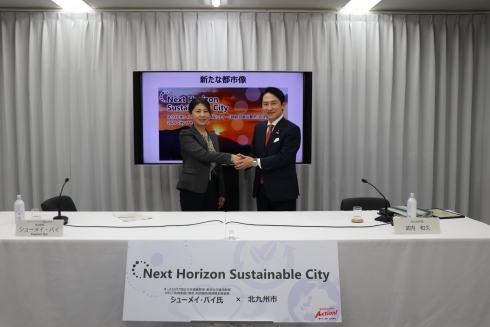 シューメイ・バイ教授との共同記者会見　の様子