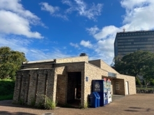 勝山公園大芝生広場トイレの画像