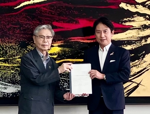 答申手交式の様子