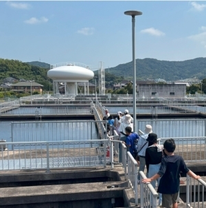 浄水場施設見学の様子