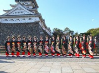 芸者姿の女性たち写真