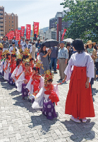 ちびっこ行列写真