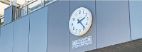 戸畑駅に大型時計写真