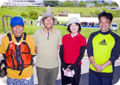 （左から）八幡西区カヌークラブ副会長・山口喜正さん、こじか幼稚園園長・末益友昭さん、同教諭・森栄子さん、こじか幼稚園父の会OB・嶋川博之さん写真