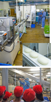工場内部（上）、製造途中の無添加石鹸（中）、工場見学をしている小学生（下）写真