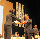 表彰式には、協議会副会長・進 森太郎さんが出席写真