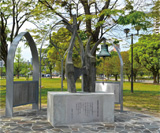 原爆犠牲者慰霊平和祈念碑写真