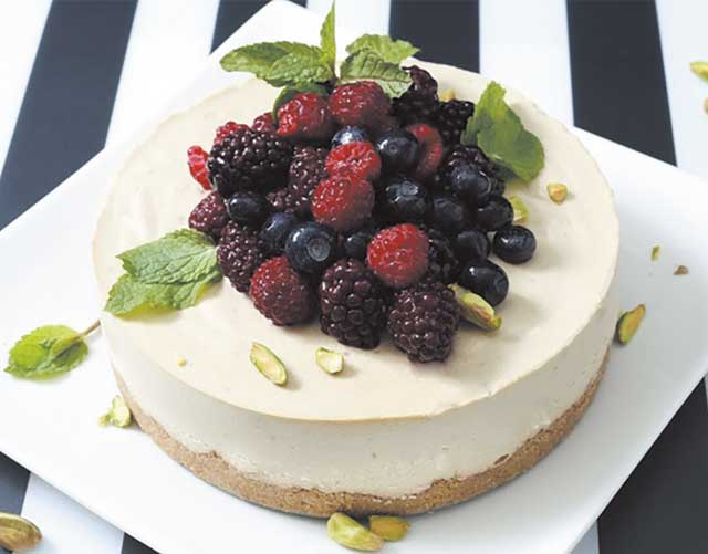 ブルーベリーのレアチーズケーキ写真