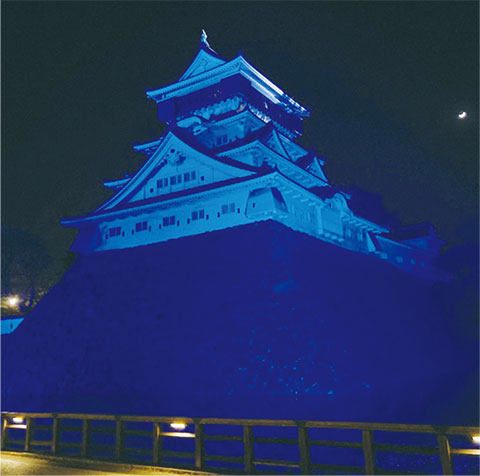 小倉城のブルーライトアップ写真