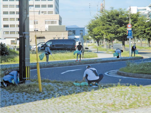 「門司を美しくする会」の清掃活動