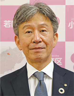 小倉南区長　尊田利文さん写真