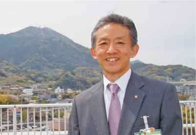 八幡東区長　喜洲淳哉さん写真