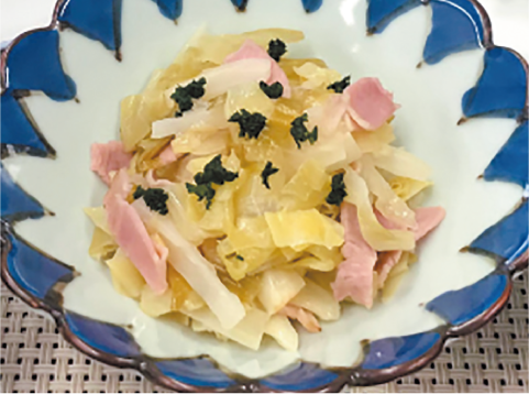 春キャベツとベーコンの蒸し煮の写真