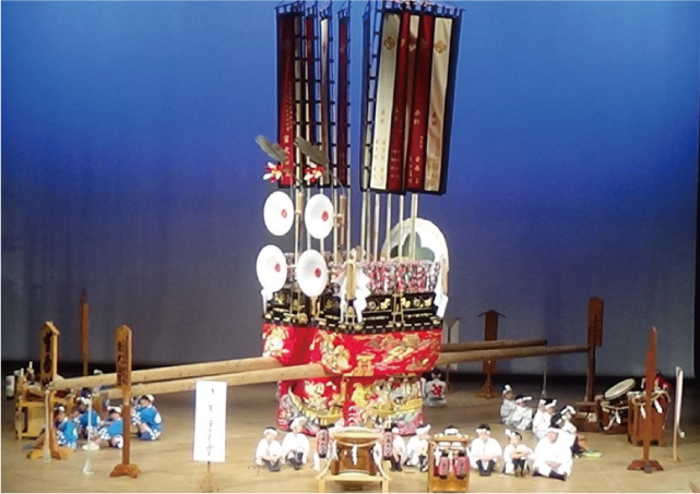 戸畑祇（ぎ）園ばやし研究競演会の様子