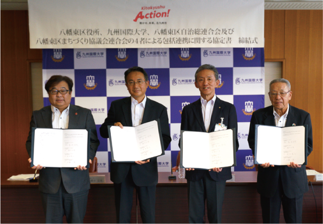 地域×大学×区役所で連携協定を締結したときの写真