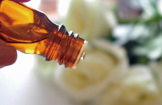 ナチュラルライフ講座「アロマでハンドマッサージ」の写真