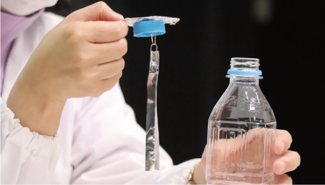 館長・川村博士のサイエンスひろば 「静電気チェッカーをつくろう」の写真