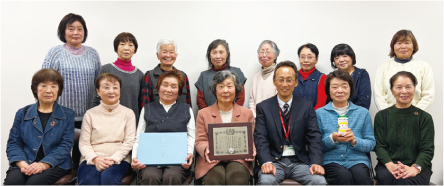 表彰された八幡西区赤十字奉仕団・婦人会連絡協議会の皆さん