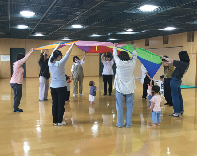 子どもの館の親子リズム体操の写真