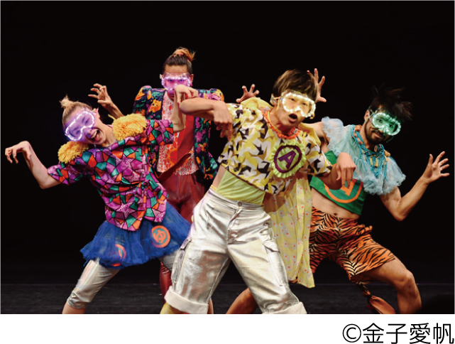 【ダンス】KAATキッズ・プログラム「さかさまの世界」の写真