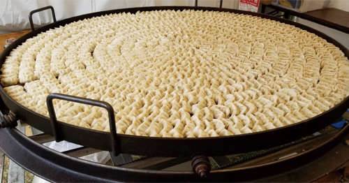 日本最大の餃子専用大鐵鍋の画像