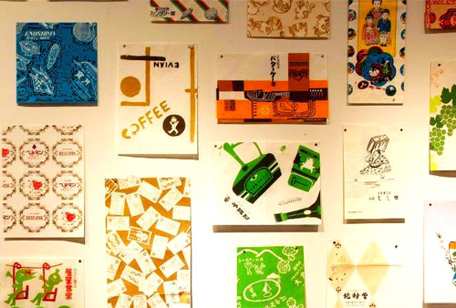 すてきなおみせの包装紙展の展示物