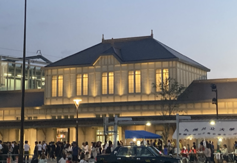 折尾駅南側駅前広場の画像