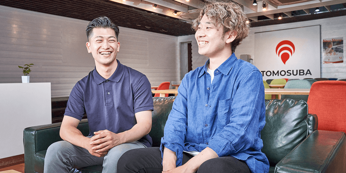 学生コミュニティラウンジ運営TOMOSUBA さん （左）肥田 光さん　（右）山口 拓宏さん