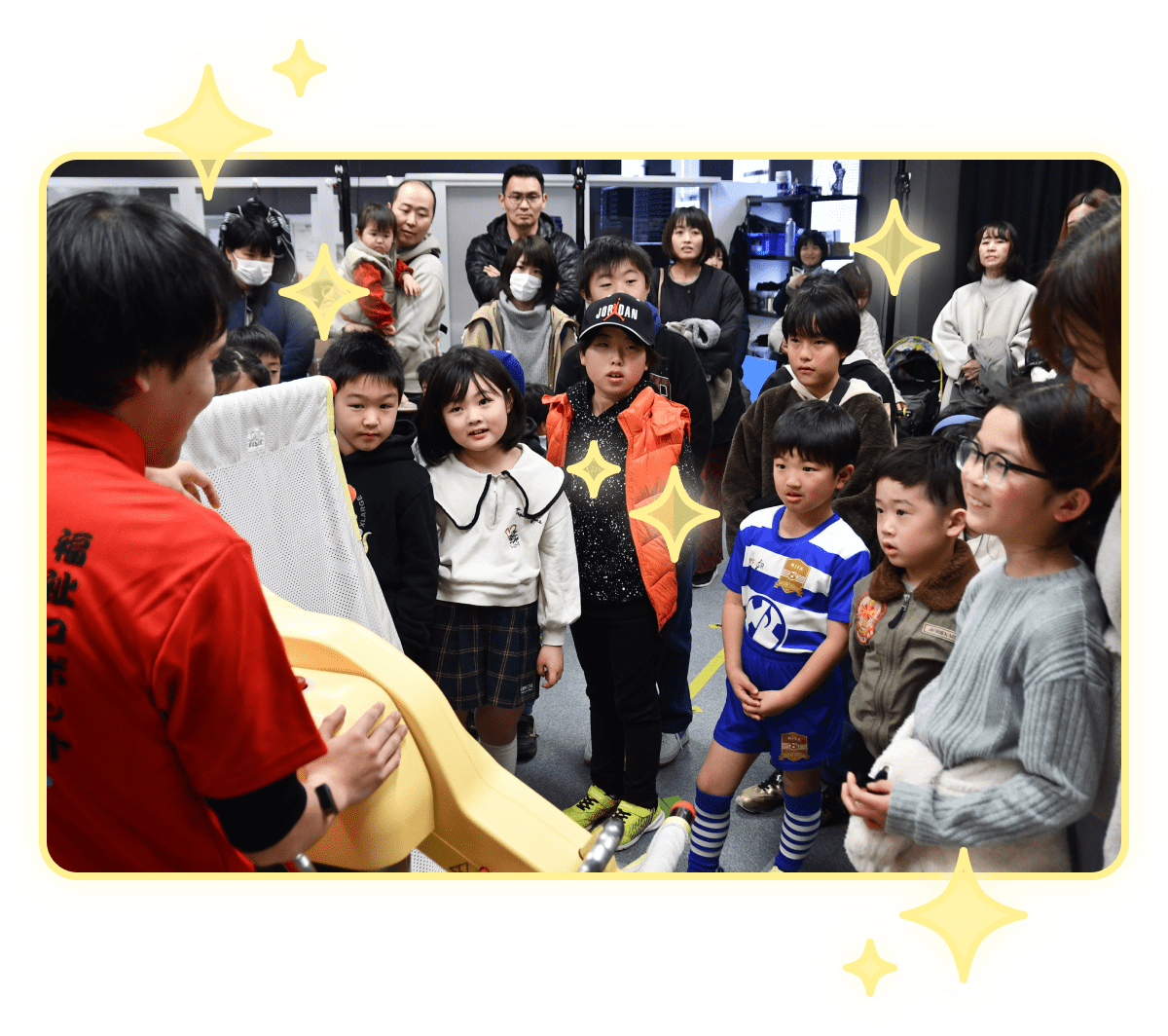 説明を聞いている子供たち